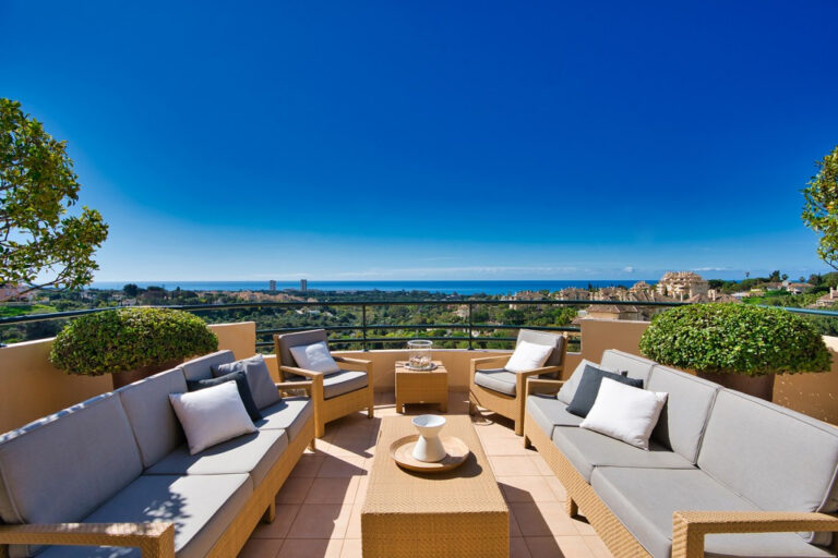 R4255363 | Penthouse Duplex in Marbella – € 1,399,000 – 3 beds, 3.5 baths