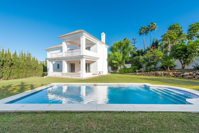 R4154608 | Detached Villa in Nueva Andalucía – € 1,500,000 – 4 beds, 4 baths