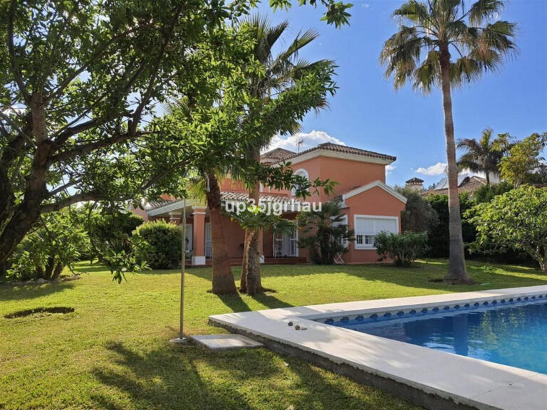 R4313134 | Detached Villa in Estepona – € 1,550,000 – 4 beds, 4 baths