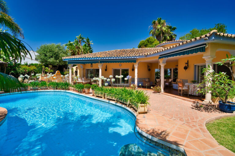 R4093414 | Detached Villa in El Paraiso – € 1,575,000 – 5 beds, 4 baths