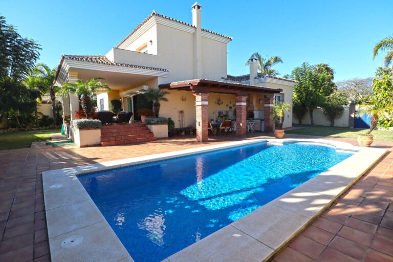 R4210924 | Detached Villa in Guadalmina Alta – € 1,590,000 – 5 beds, 6 baths