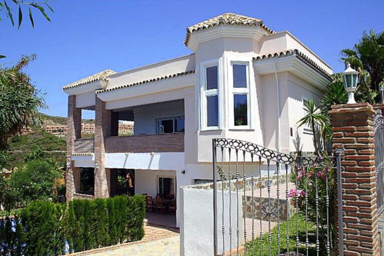 R3862465 | Detached Villa in El Paraiso – € 1,599,000 – 6 beds, 6 baths