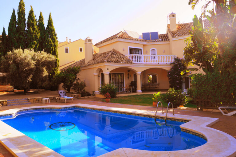 R3674813 | Detached Villa in Marbella – € 1,675,000 – 8 beds, 4.5 baths