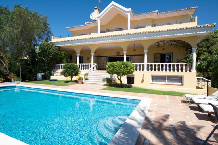 R3592585 | Detached Villa in El Paraiso – € 1,695,000 – 5 beds, 5 baths