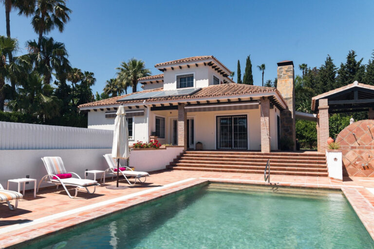 R4077010 | Detached Villa in El Paraiso – € 1,695,000 – 5 beds, 4 baths