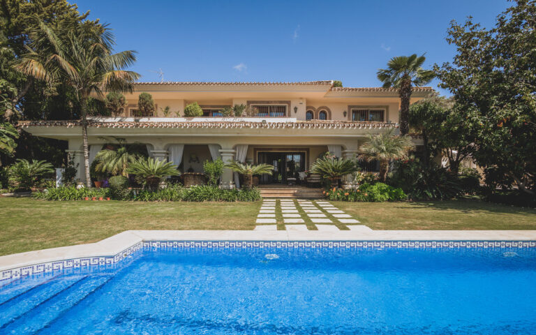 R4316944 | Detached Villa in Marbella – € 1,695,000 – 5 beds, 6 baths