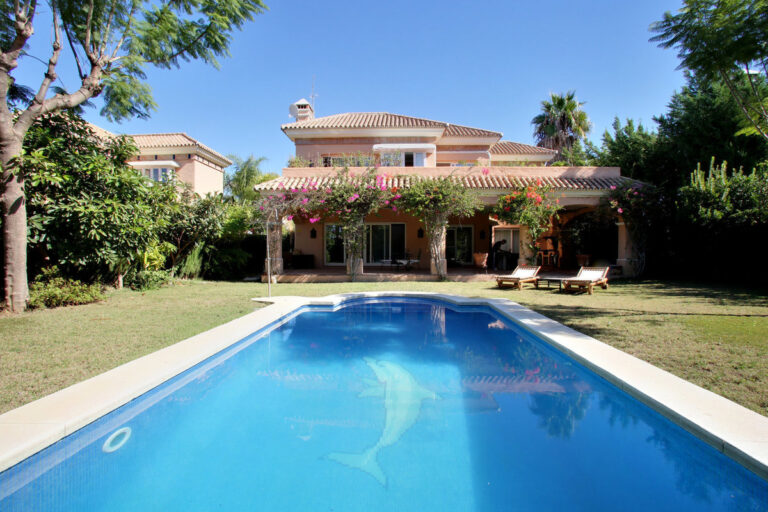 R4096567 | Detached Villa in Nueva Andalucía – € 1,700,000 – 4 beds, 4 baths