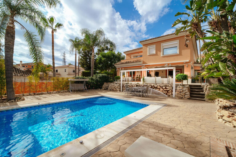 R3978418 | Detached Villa in Marbella – € 1,720,000 – 5 beds, 4.5 baths