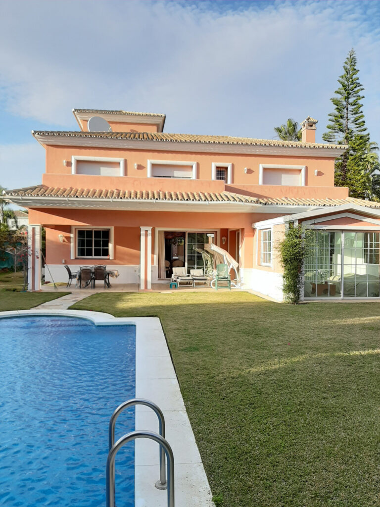 R3627080 | Detached Villa in Estepona – € 1,750,000 – 4 beds, 4.5 baths