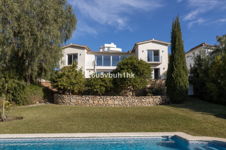 R4232374 | Detached Villa in Guadalmina Alta – € 1,795,000 – 5 beds, 6.5 baths