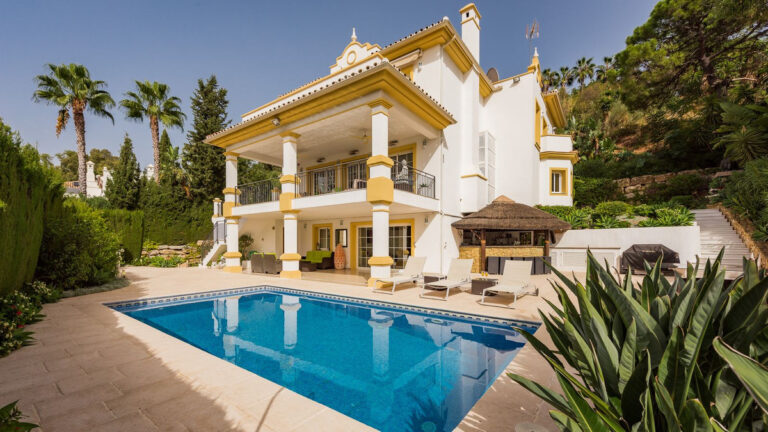 R4154131 | Detached Villa in El Paraiso – € 1,800,000 – 4 beds, 4 baths