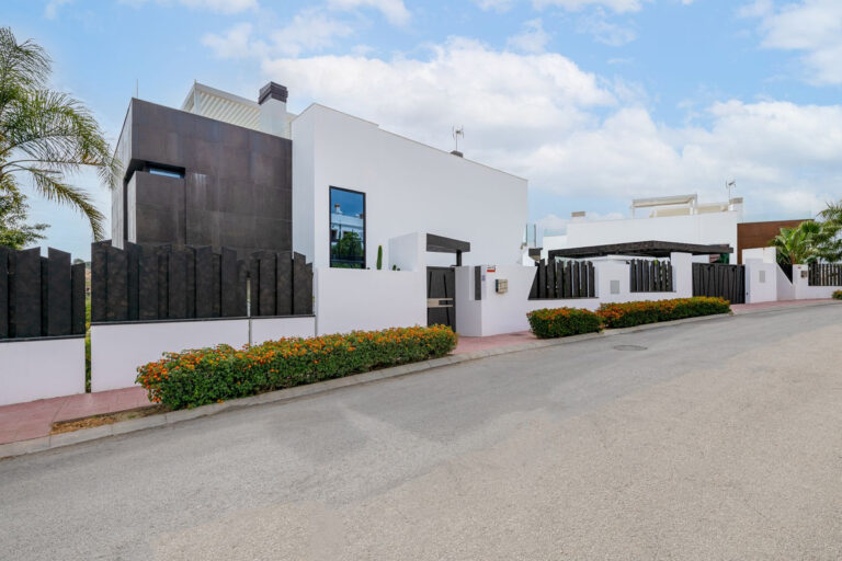 R4301149 | Detached Villa in Estepona – € 1,800,000 – 5 beds, 5 baths