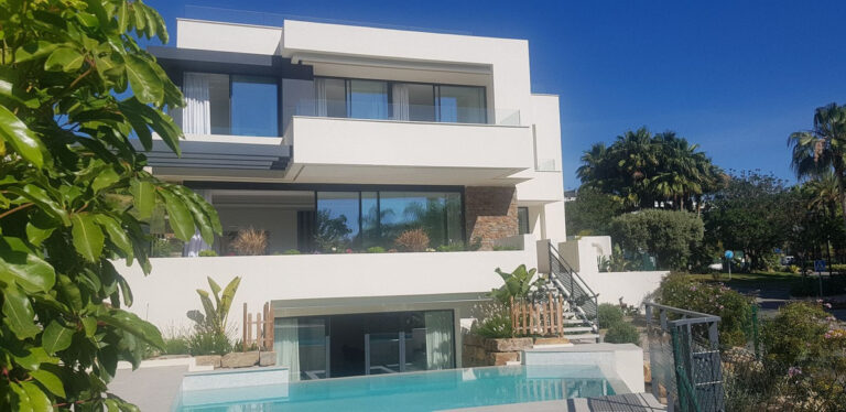 R4181995 | Detached Villa in El Paraiso – € 1,850,000 – 4 beds, 4 baths