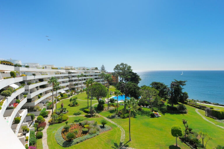 R4309129 | Penthouse in Estepona – € 1,850,000 – 3 beds, 3 baths