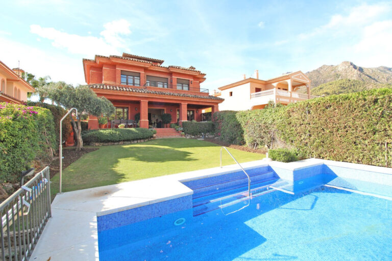 R4194424 | Detached Villa in Marbella – € 1,895,000 – 5 beds, 4 baths