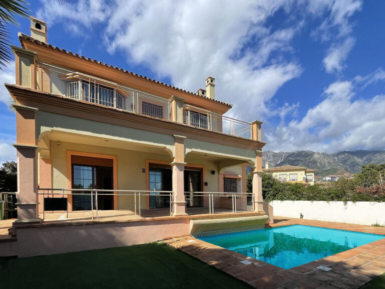 R4271359 | Detached Villa in Marbella – € 1,900,000 – 4 beds, 5 baths