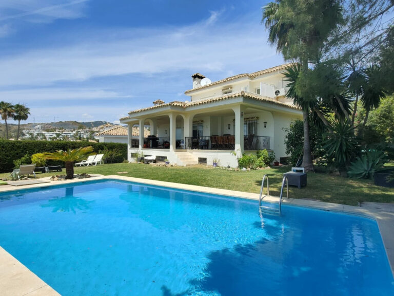 R4319308 | Detached Villa in Nueva Andalucía – € 1,950,000 – 5 beds, 4.5 baths