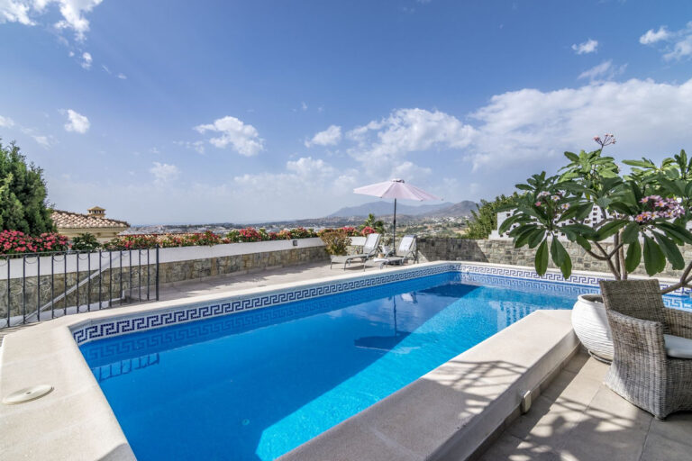 R4163401 | Detached Villa in Nueva Andalucía – € 1,995,000 – 4 beds, 3.5 baths