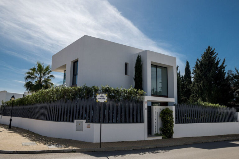 R4260862 | Detached Villa in El Paraiso – € 1,999,999 – 5 beds, 5 baths