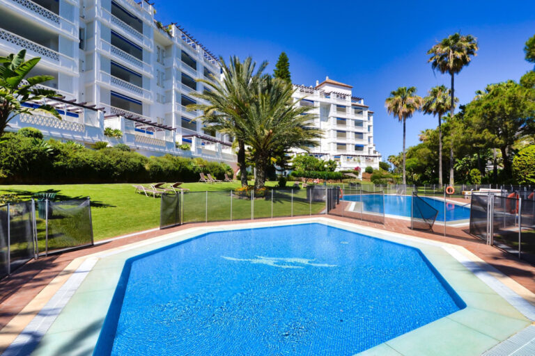 R3436066 | Penthouse in Puerto Banús – € 2,000,000 – 4 beds, 4 baths