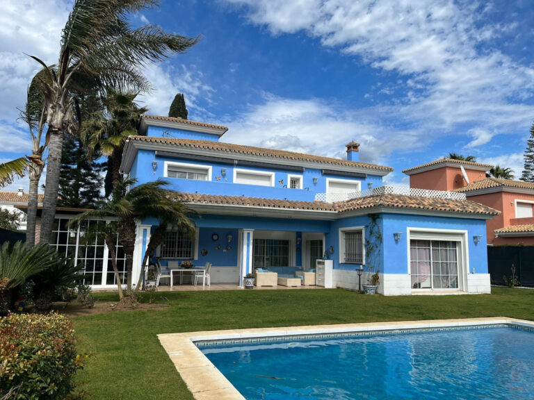 R4040113 | Detached Villa in Guadalmina Baja – € 2,195,000 – 5 beds, 4 baths