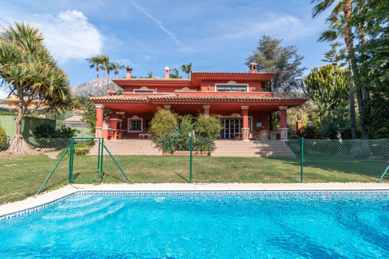 R3940051 | Detached Villa in Marbella – € 2,350,000 – 5 beds, 5.5 baths