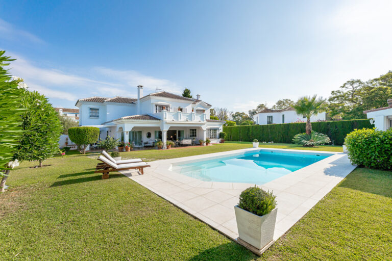 R3910633 | Detached Villa in Estepona – € 2,380,000 – 5 beds, 4 baths