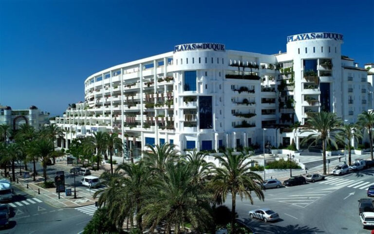 R1965587 | Penthouse in Puerto Banús – € 2,750,000 – 3 beds, 4 baths