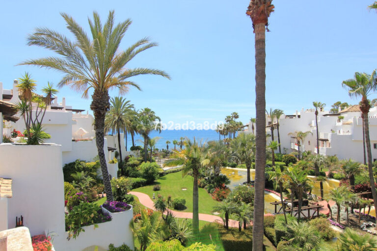 R4266205 | Penthouse in Puerto Banús – € 2,750,000 – 5 beds, 5 baths