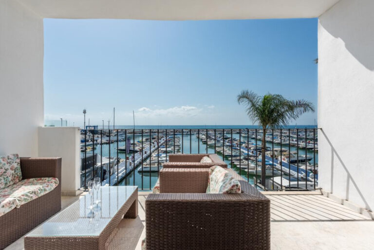 R4300624 | Penthouse in Puerto Banús – € 2,750,000 – 3 beds, 3 baths