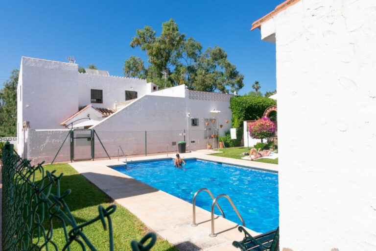 R4088722 | Townhouse in Estepona – € 255,000 – 3 beds, 2 baths