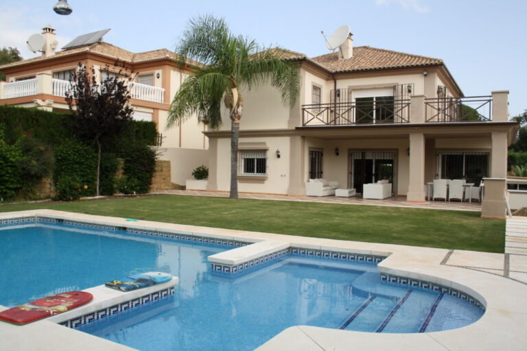 R2974733 | Detached Villa in Puerto Banús – € 3,300,000 – 5 beds, 5 baths