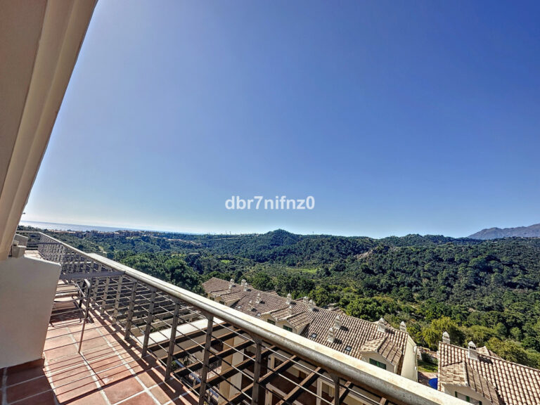 R4254223 | Penthouse in Selwo – € 255,000 – 2 beds, 2 baths