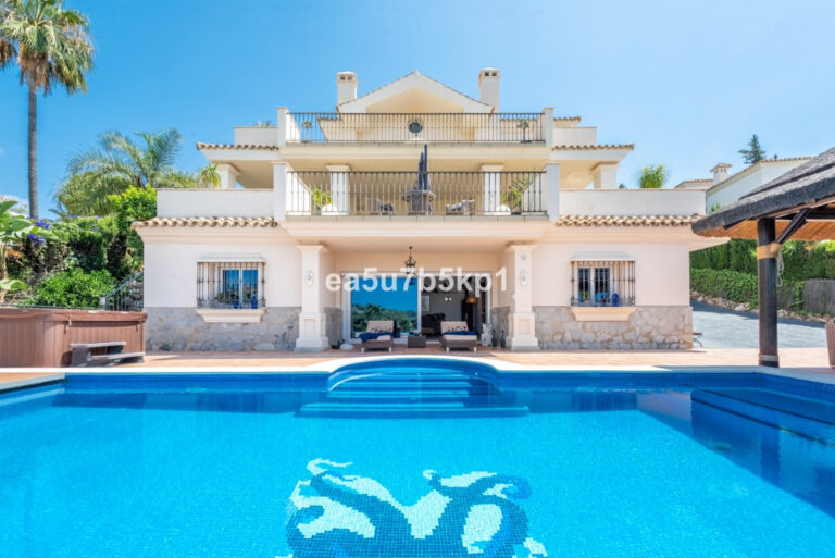 R4323583 | Detached Villa in Nueva Andalucía – € 5,600,000 – 4 beds, 3.5 baths