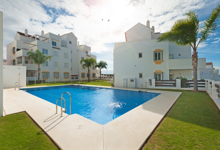 R2492861 | Penthouse in Estepona – € 260,000 – 2 beds, 2 baths