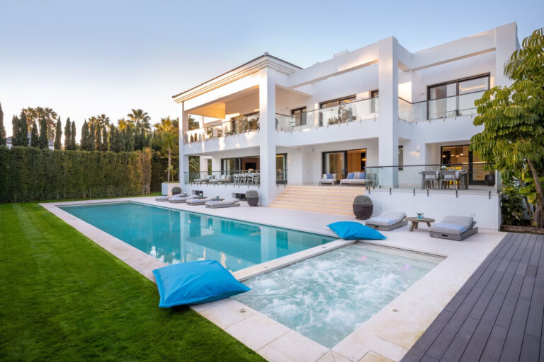 R4187665 | Detached Villa in Guadalmina Baja – € 6,200,000 – 6 beds, 7 baths