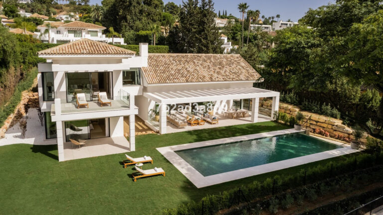 R4298098 | Detached Villa in El Paraiso – € 6,360,000 – 5 beds, 7 baths