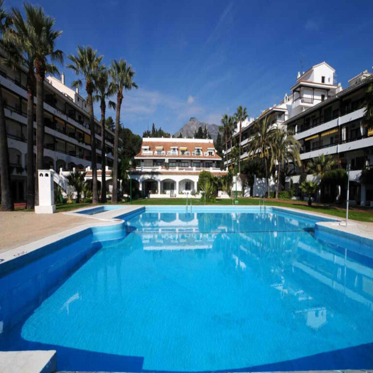 R4293682 | Middle Floor Apartment in Marbella – € 260,000 – 2 beds, 1 baths