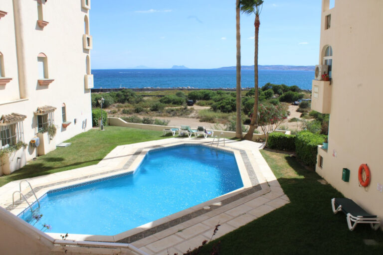 R4195039 | Middle Floor Apartment in Estepona – € 265,000 – 2 beds, 2 baths