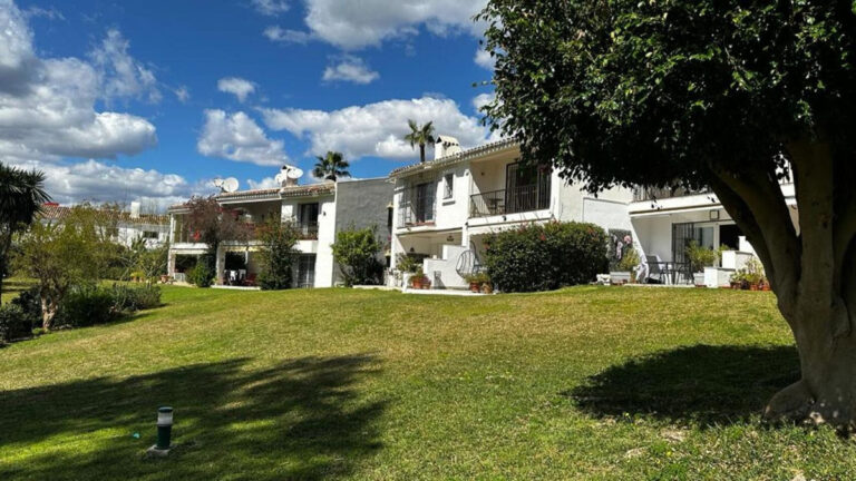 R4278190 | Townhouse in Estepona – € 270,000 – 2 beds, 2 baths