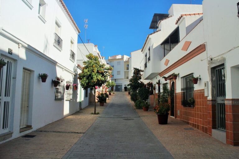 R3052498 | Ground Floor Apartment in Estepona – € 275,000 – 4 beds, 2 baths