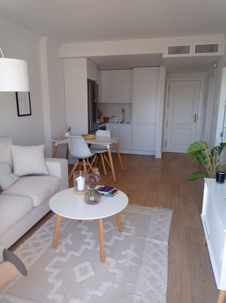 R4096861 | Middle Floor Apartment in Nueva Andalucía – € 283,000 – 1 beds, 1 baths