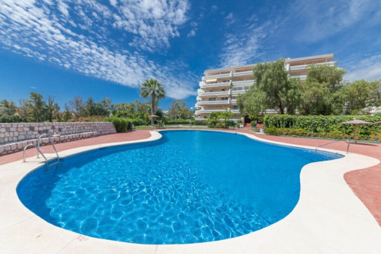 R4225396 | Middle Floor Apartment in Guadalmina Alta – € 295,000 – 2 beds, 2 baths