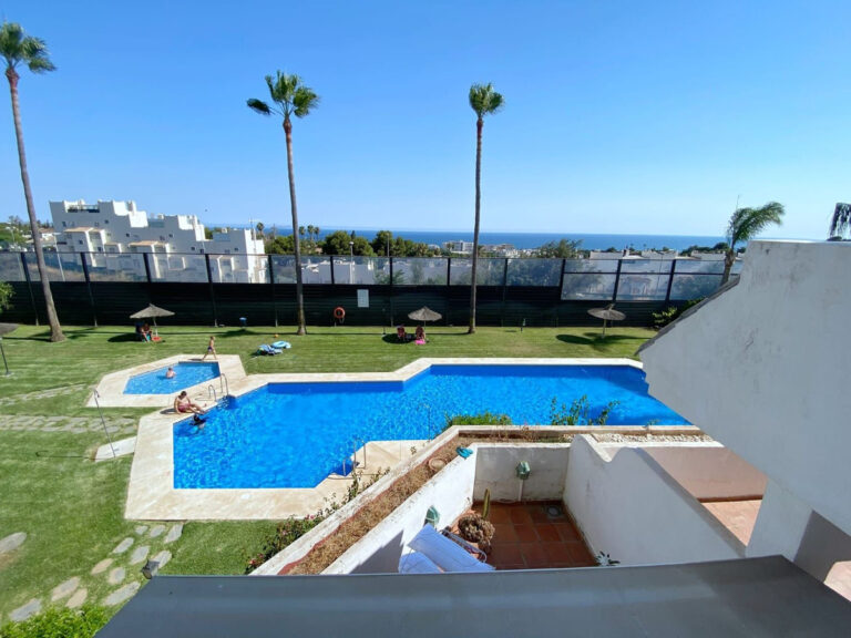 R4291054 | Middle Floor Apartment in Marbella – € 300,000 – 2 beds, 2 baths