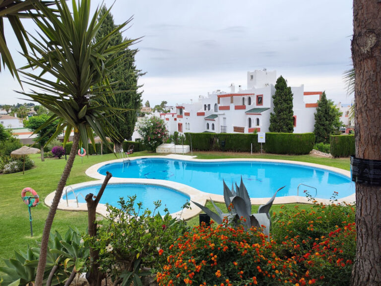 R4322395 | Townhouse in Estepona – € 307,500 – 3 beds, 4 baths