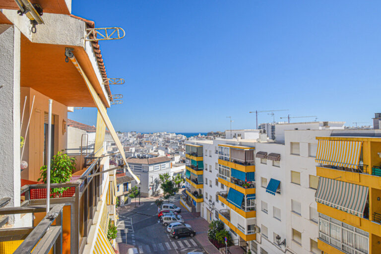 R4319818 | Middle Floor Apartment in Estepona – € 319,000 – 2 beds, 2 baths