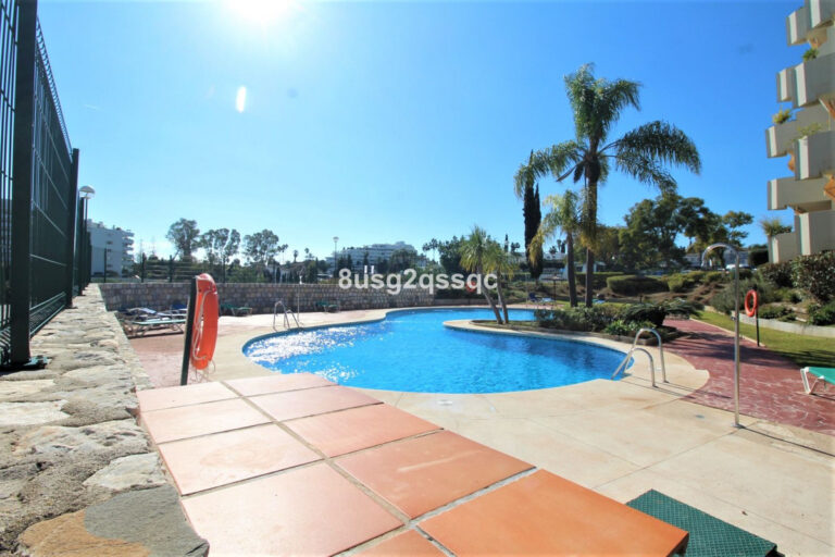 R4226185 | Middle Floor Apartment in Guadalmina Alta – € 325,000 – 3 beds, 3 baths