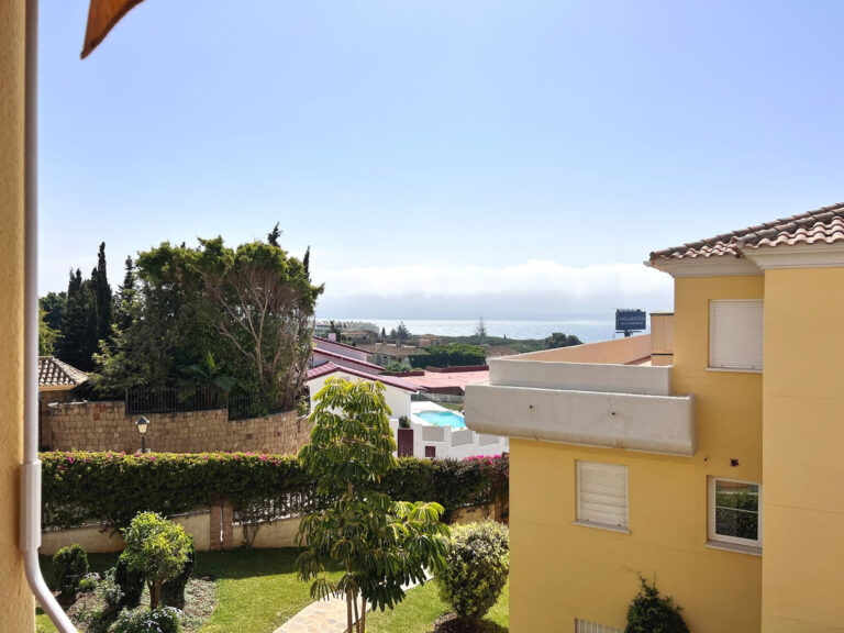 R4301209 | Middle Floor Apartment in Cabopino – € 329,000 – 2 beds, 2 baths