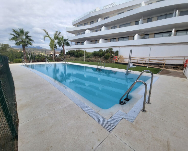 R4143646 | Ground Floor Apartment in Estepona – € 335,000 – 2 beds, 2 baths