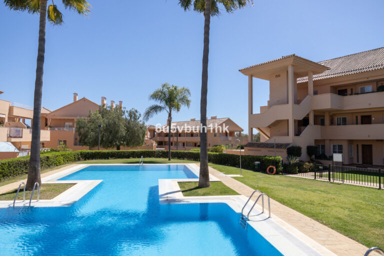 R4299145 | Middle Floor Apartment in Elviria – € 339,000 – 2 beds, 2 baths